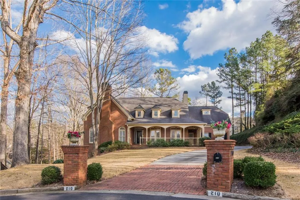 210 Grogans Lake Point, Sandy Springs, Georgia 30350, 4 Bedrooms Bedrooms, ,3 BathroomsBathrooms,Residential,Sold,210 Grogans Lake Point,6123129