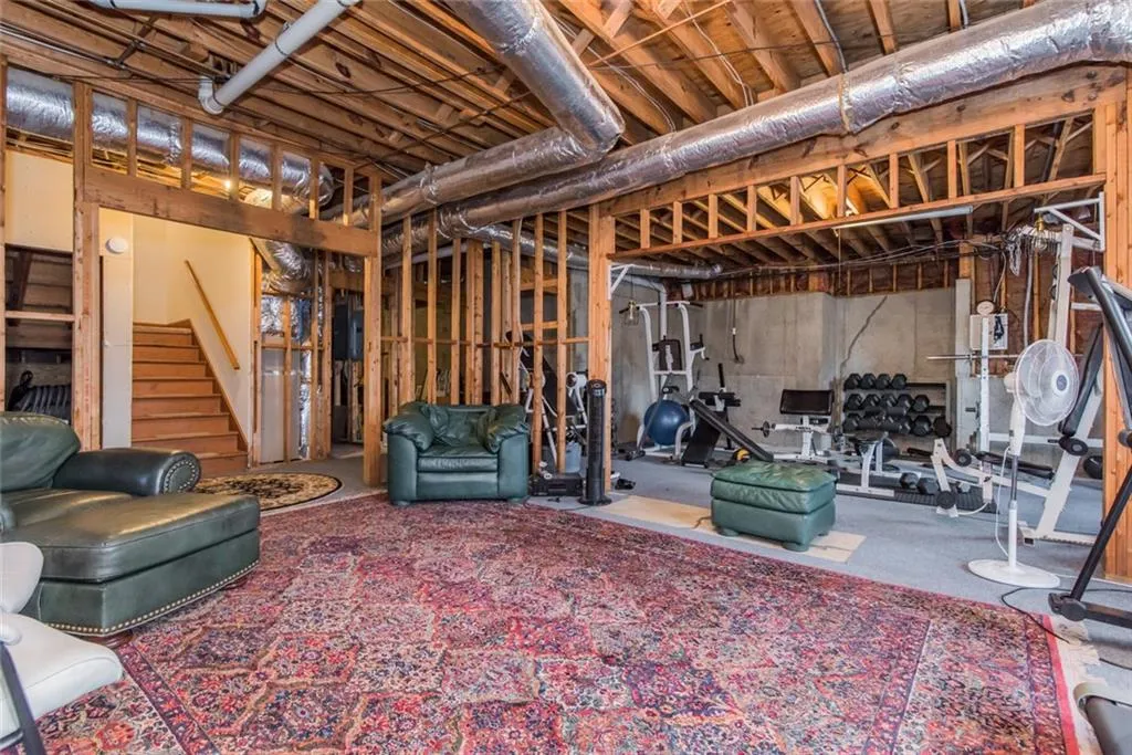 210 Grogans Lake Point, Sandy Springs, Georgia 30350, 4 Bedrooms Bedrooms, ,3 BathroomsBathrooms,Residential,Sold,210 Grogans Lake Point,6123129