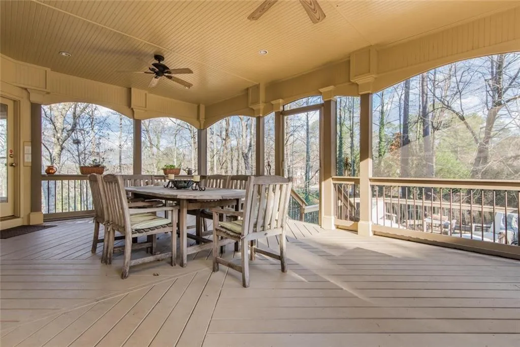 210 Grogans Lake Point, Sandy Springs, Georgia 30350, 4 Bedrooms Bedrooms, ,3 BathroomsBathrooms,Residential,Sold,210 Grogans Lake Point,6123129