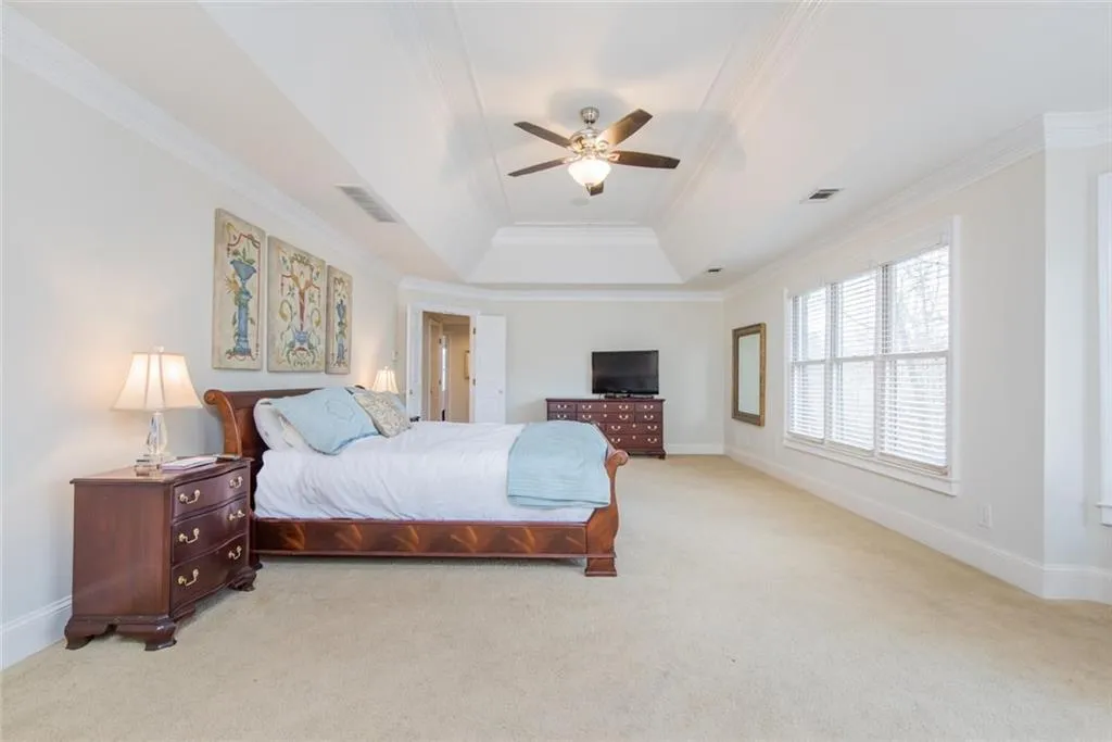 210 Grogans Lake Point, Sandy Springs, Georgia 30350, 4 Bedrooms Bedrooms, ,3 BathroomsBathrooms,Residential,Sold,210 Grogans Lake Point,6123129