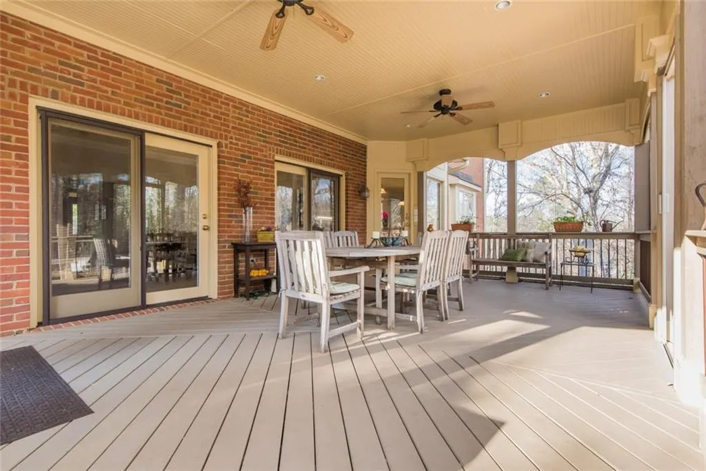 210 Grogans Lake Point, Sandy Springs, Georgia 30350, 4 Bedrooms Bedrooms, ,3 BathroomsBathrooms,Residential,Sold,210 Grogans Lake Point,6123129