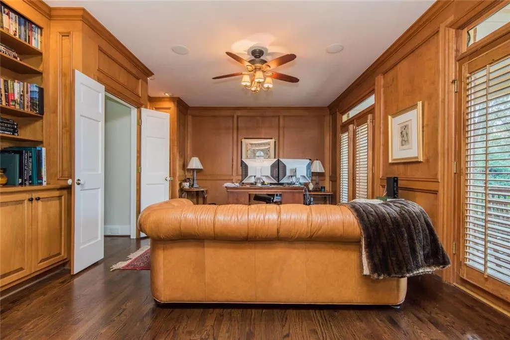 210 Grogans Lake Point, Sandy Springs, Georgia 30350, 4 Bedrooms Bedrooms, ,3 BathroomsBathrooms,Residential,Sold,210 Grogans Lake Point,6123129