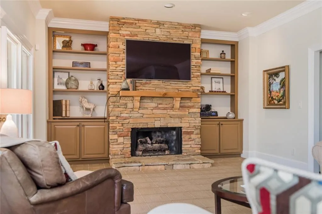 210 Grogans Lake Point, Sandy Springs, Georgia 30350, 4 Bedrooms Bedrooms, ,3 BathroomsBathrooms,Residential,Sold,210 Grogans Lake Point,6123129