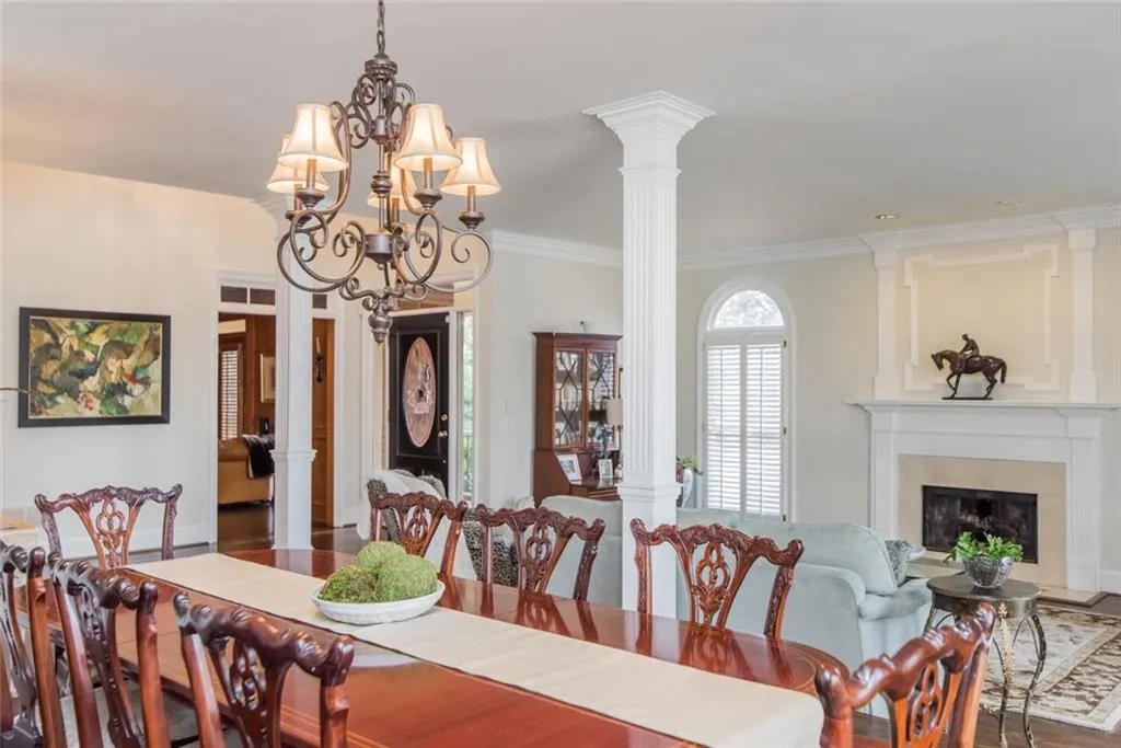 210 Grogans Lake Point, Sandy Springs, Georgia 30350, 4 Bedrooms Bedrooms, ,3 BathroomsBathrooms,Residential,Sold,210 Grogans Lake Point,6123129