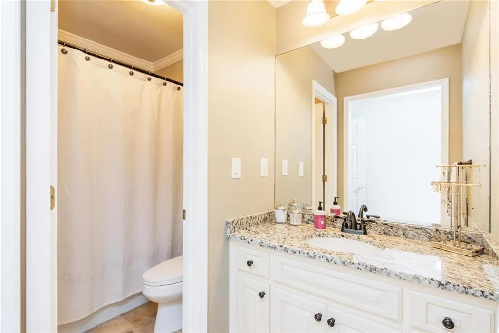 210 Grogans Lake Point, Sandy Springs, Georgia 30350, 4 Bedrooms Bedrooms, ,3 BathroomsBathrooms,Residential,Sold,210 Grogans Lake Point,6123129