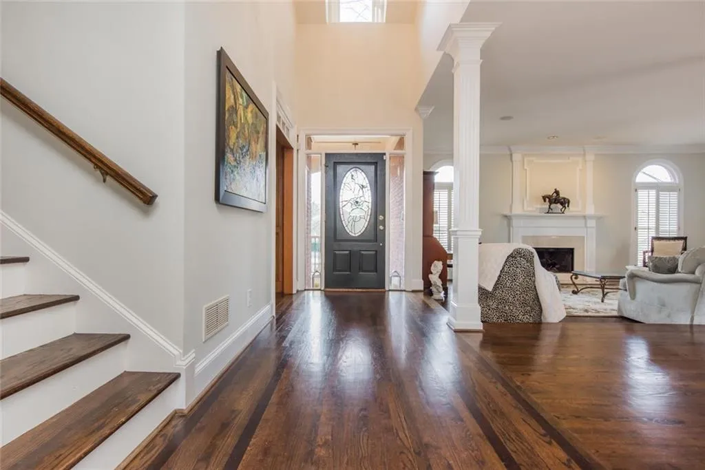 210 Grogans Lake Point, Sandy Springs, Georgia 30350, 4 Bedrooms Bedrooms, ,3 BathroomsBathrooms,Residential,Sold,210 Grogans Lake Point,6123129