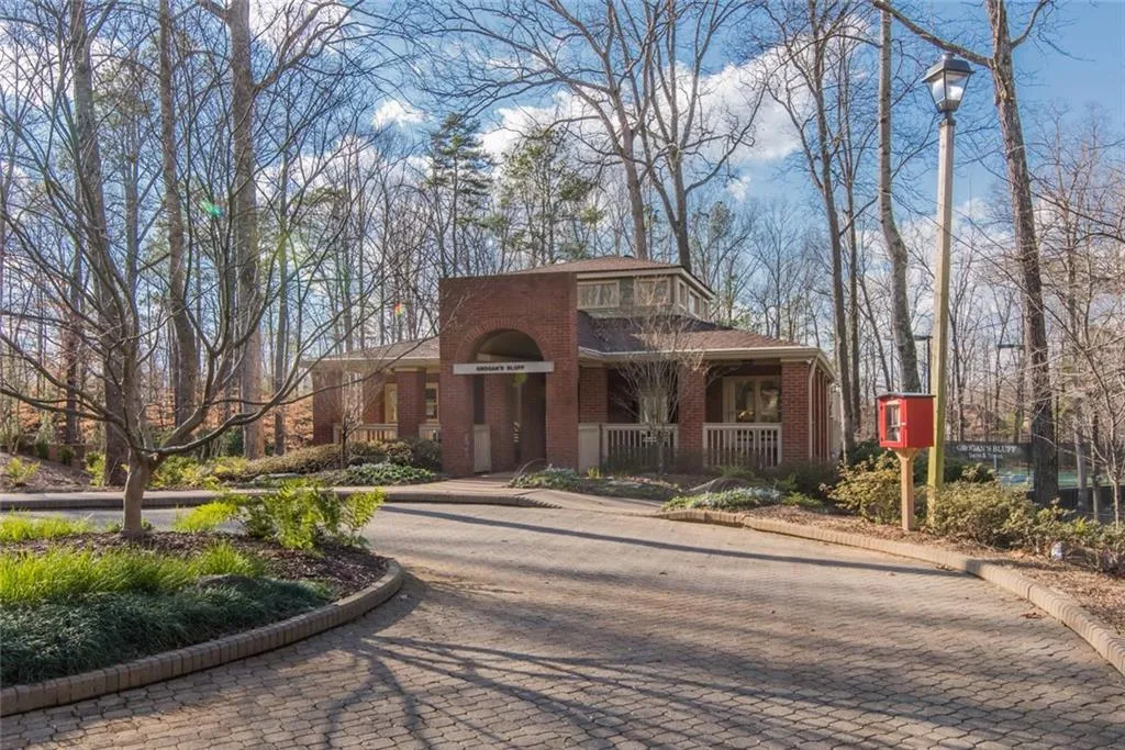 210 Grogans Lake Point, Sandy Springs, Georgia 30350, 4 Bedrooms Bedrooms, ,3 BathroomsBathrooms,Residential,Sold,210 Grogans Lake Point,6123129