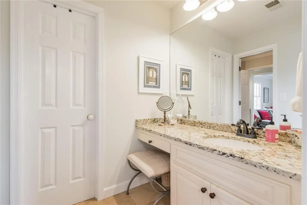 210 Grogans Lake Point, Sandy Springs, Georgia 30350, 4 Bedrooms Bedrooms, ,3 BathroomsBathrooms,Residential,Sold,210 Grogans Lake Point,6123129