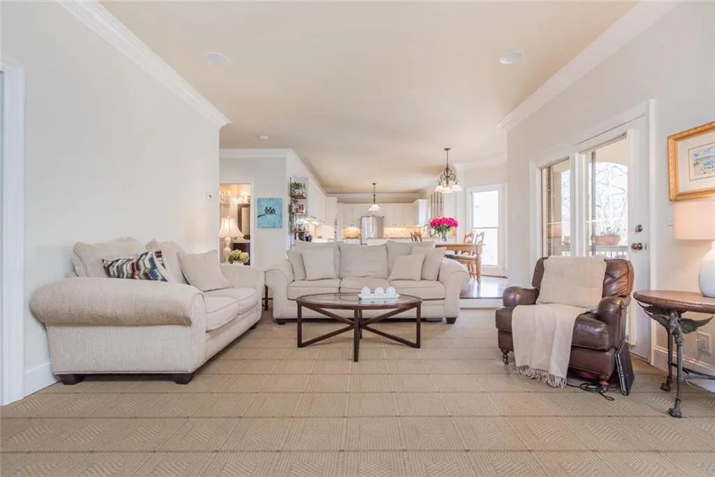 210 Grogans Lake Point, Sandy Springs, Georgia 30350, 4 Bedrooms Bedrooms, ,3 BathroomsBathrooms,Residential,Sold,210 Grogans Lake Point,6123129