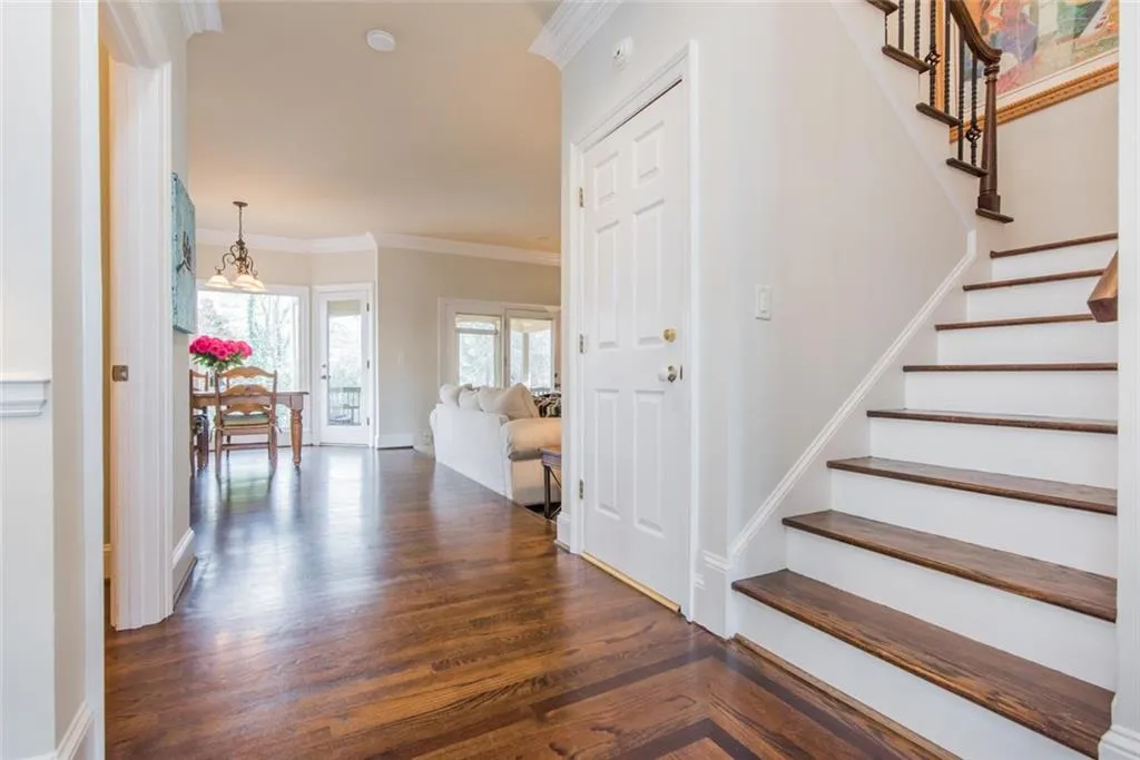 210 Grogans Lake Point, Sandy Springs, Georgia 30350, 4 Bedrooms Bedrooms, ,3 BathroomsBathrooms,Residential,Sold,210 Grogans Lake Point,6123129