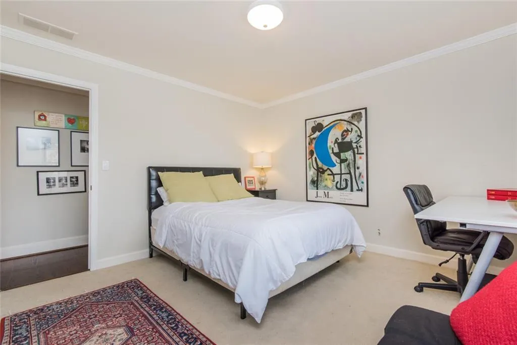 210 Grogans Lake Point, Sandy Springs, Georgia 30350, 4 Bedrooms Bedrooms, ,3 BathroomsBathrooms,Residential,Sold,210 Grogans Lake Point,6123129