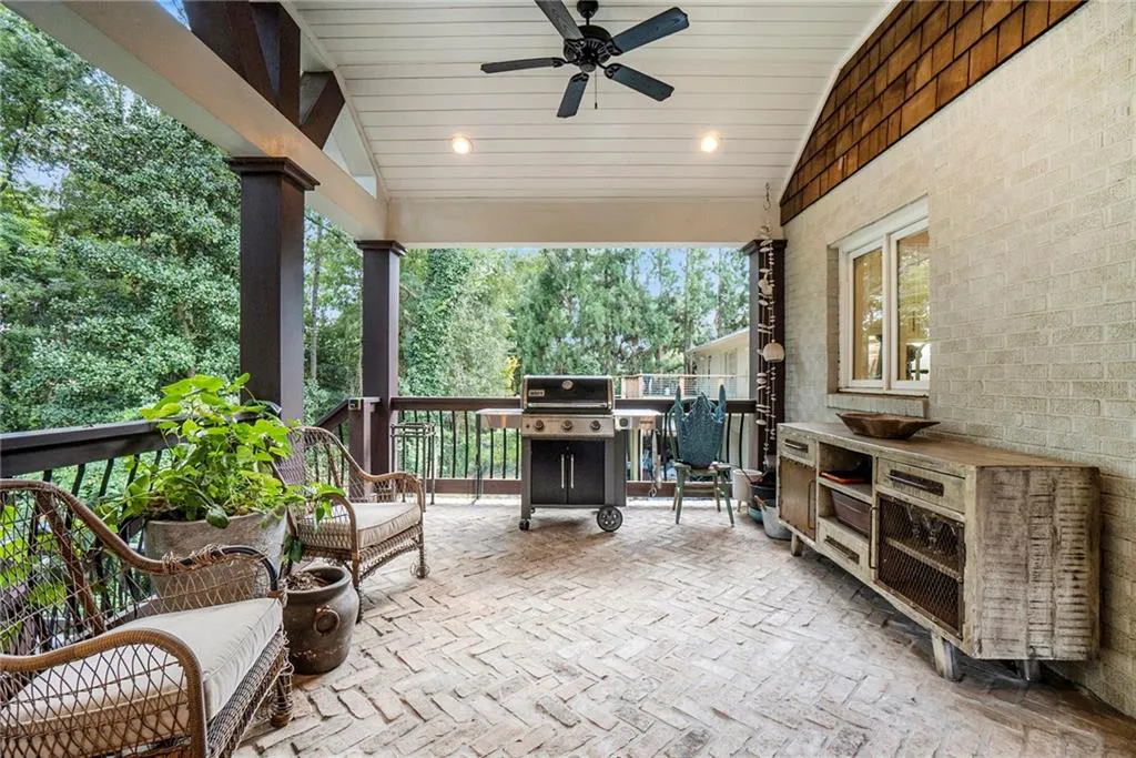 2707 Sharondale Drive Ne, Atlanta, Georgia 30305, 5 Bedrooms Bedrooms, ,5 BathroomsBathrooms,Residential,For Sale,2707 Sharondale Drive Ne,7653914