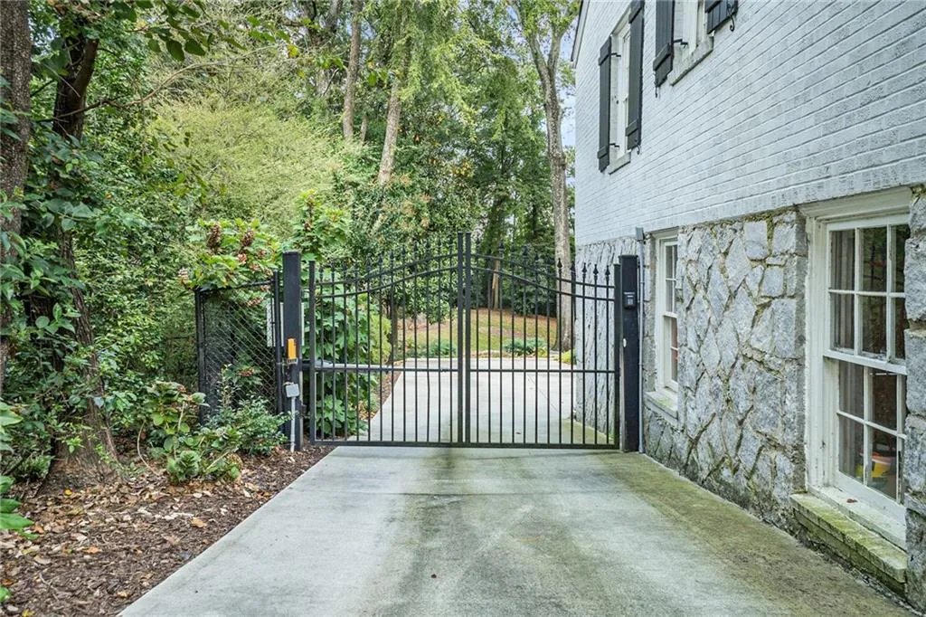 2707 Sharondale Drive Ne, Atlanta, Georgia 30305, 5 Bedrooms Bedrooms, ,5 BathroomsBathrooms,Residential,For Sale,2707 Sharondale Drive Ne,7653914