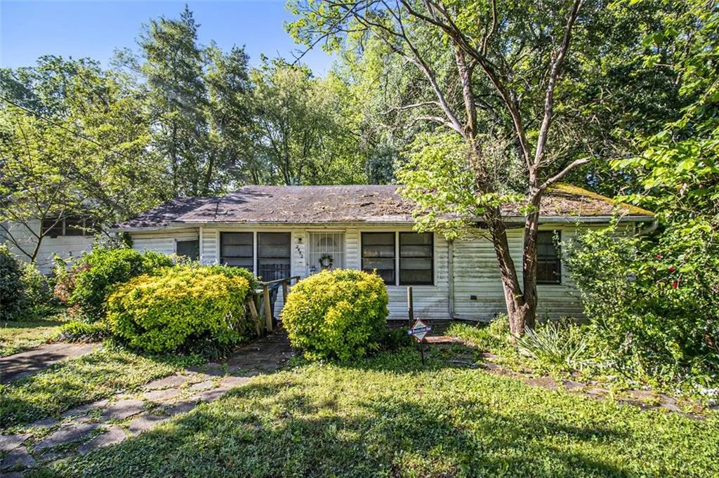 2472 Perry Boulevard Nw, Atlanta, Georgia 30318, 3 Bedrooms Bedrooms, ,1 BathroomBathrooms,Residential,For Sale,2472 Perry Boulevard Nw,7373459