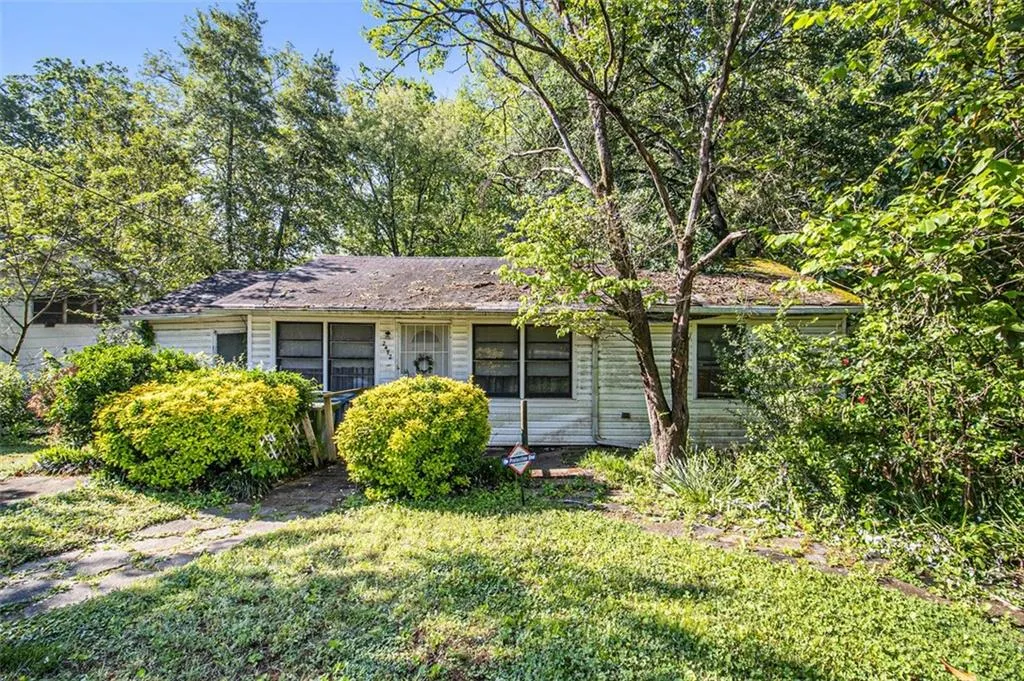 2472 Perry Boulevard Nw, Atlanta, Georgia 30318, 3 Bedrooms Bedrooms, ,1 BathroomBathrooms,Residential,For Sale,2472 Perry Boulevard Nw,7373459