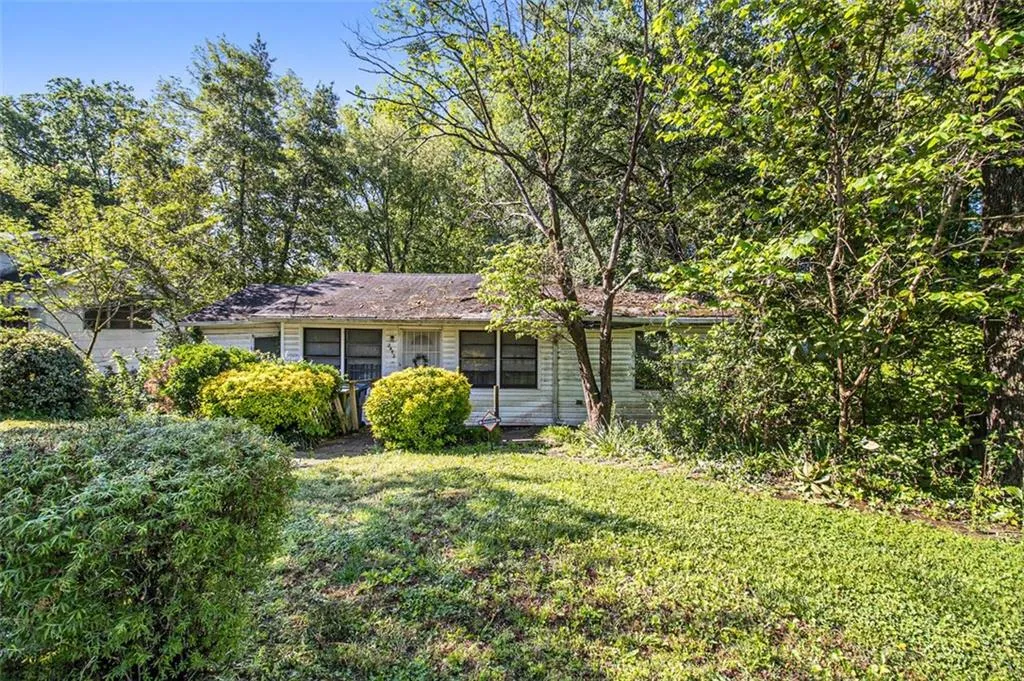2472 Perry Boulevard Nw, Atlanta, Georgia 30318, 3 Bedrooms Bedrooms, ,1 BathroomBathrooms,Residential,For Sale,2472 Perry Boulevard Nw,7373459