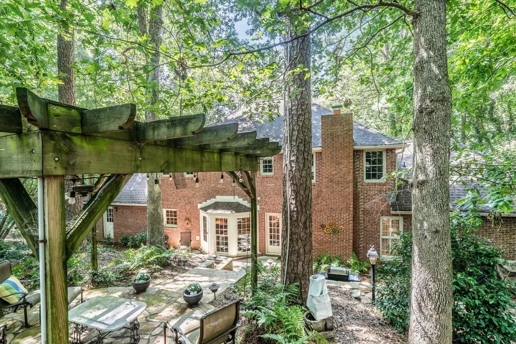 230 Huntcliff Terrace, Sandy Springs, Georgia 30350, 4 Bedrooms Bedrooms, ,4 BathroomsBathrooms,Residential,Sold,230 Huntcliff Terrace,6609458