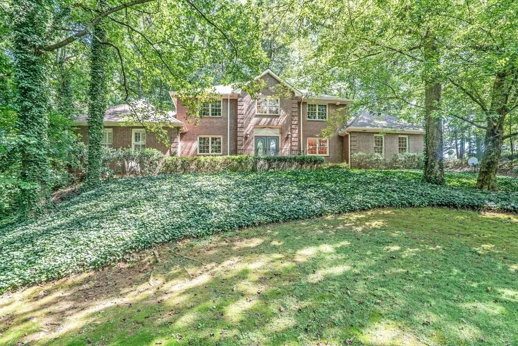 230 Huntcliff Terrace, Sandy Springs, Georgia 30350, 4 Bedrooms Bedrooms, ,4 BathroomsBathrooms,Residential,Sold,230 Huntcliff Terrace,6609458