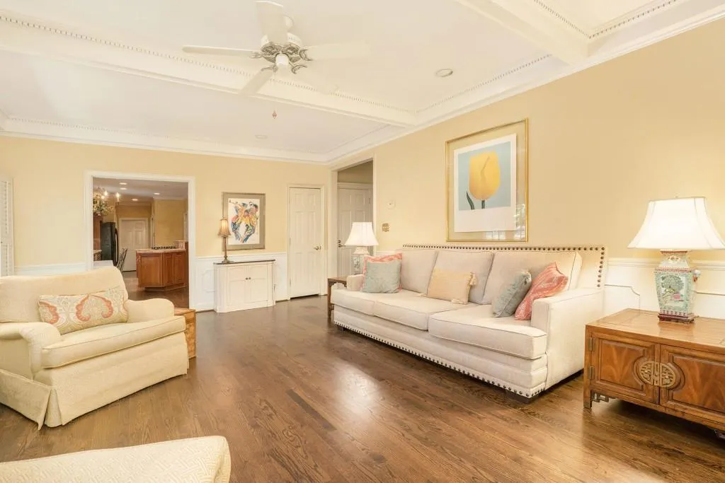 230 Huntcliff Terrace, Sandy Springs, Georgia 30350, 4 Bedrooms Bedrooms, ,4 BathroomsBathrooms,Residential,Sold,230 Huntcliff Terrace,6609458