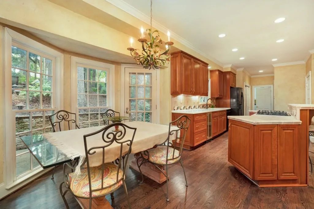 230 Huntcliff Terrace, Sandy Springs, Georgia 30350, 4 Bedrooms Bedrooms, ,4 BathroomsBathrooms,Residential,Sold,230 Huntcliff Terrace,6609458