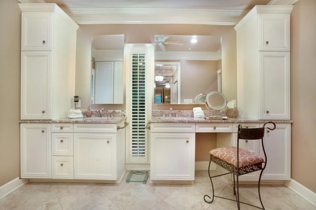 230 Huntcliff Terrace, Sandy Springs, Georgia 30350, 4 Bedrooms Bedrooms, ,4 BathroomsBathrooms,Residential,Sold,230 Huntcliff Terrace,6609458