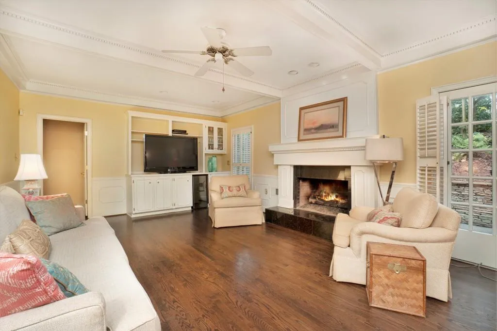 230 Huntcliff Terrace, Sandy Springs, Georgia 30350, 4 Bedrooms Bedrooms, ,4 BathroomsBathrooms,Residential,Sold,230 Huntcliff Terrace,6609458