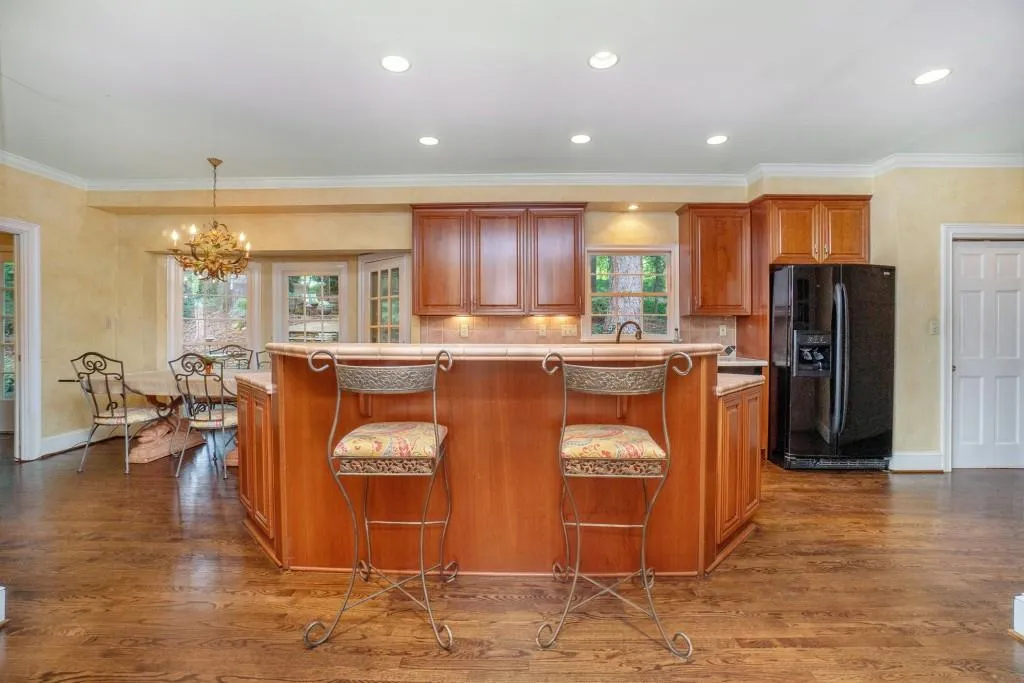 230 Huntcliff Terrace, Sandy Springs, Georgia 30350, 4 Bedrooms Bedrooms, ,4 BathroomsBathrooms,Residential,Sold,230 Huntcliff Terrace,6609458