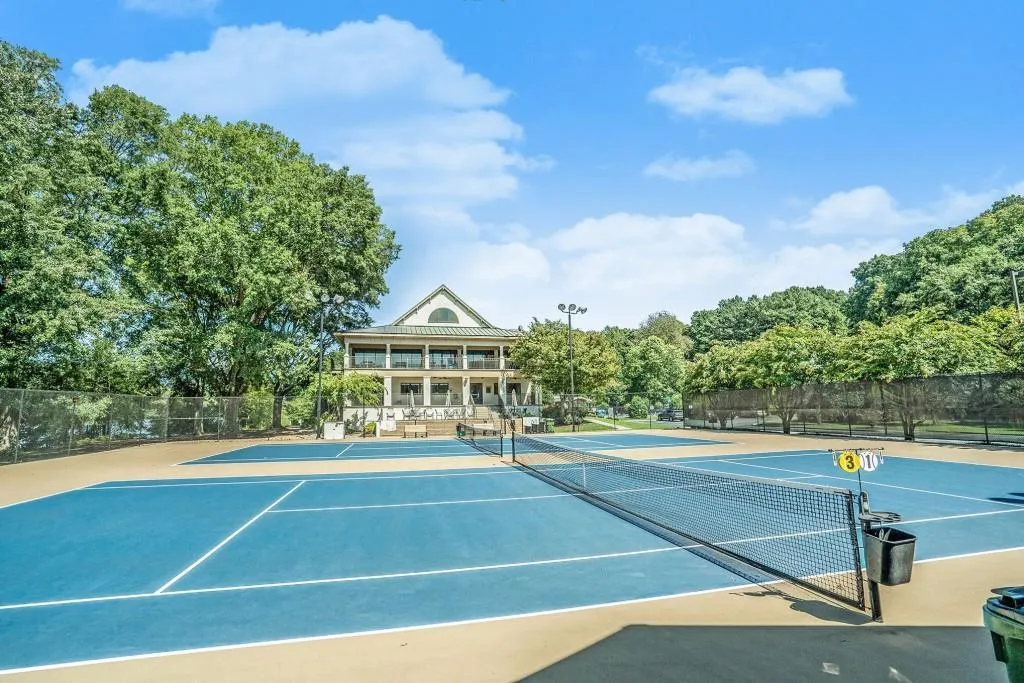 230 Huntcliff Terrace, Sandy Springs, Georgia 30350, 4 Bedrooms Bedrooms, ,4 BathroomsBathrooms,Residential,Sold,230 Huntcliff Terrace,6609458