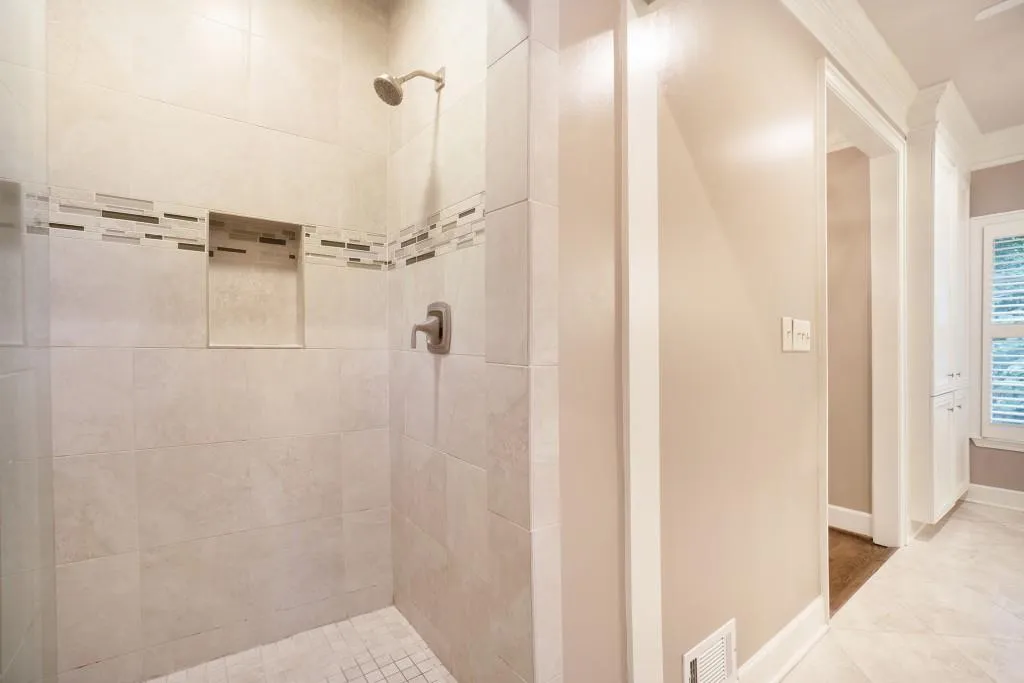 230 Huntcliff Terrace, Sandy Springs, Georgia 30350, 4 Bedrooms Bedrooms, ,4 BathroomsBathrooms,Residential,Sold,230 Huntcliff Terrace,6609458