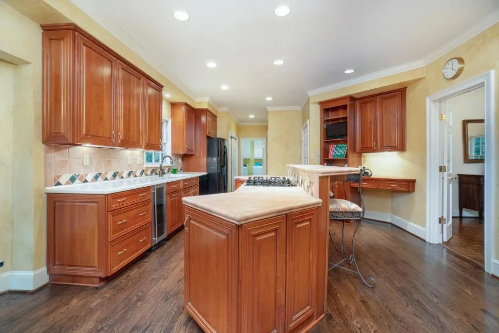 230 Huntcliff Terrace, Sandy Springs, Georgia 30350, 4 Bedrooms Bedrooms, ,4 BathroomsBathrooms,Residential,Sold,230 Huntcliff Terrace,6609458