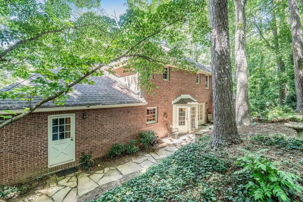 230 Huntcliff Terrace, Sandy Springs, Georgia 30350, 4 Bedrooms Bedrooms, ,4 BathroomsBathrooms,Residential,Sold,230 Huntcliff Terrace,6609458