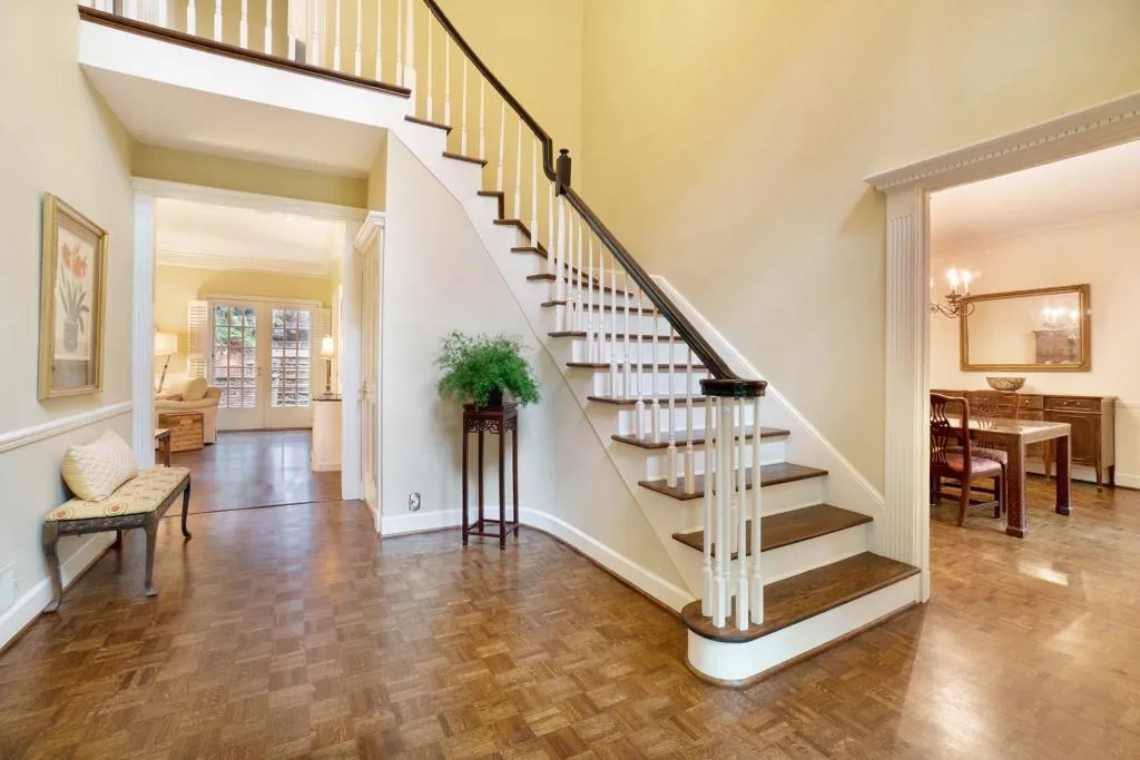 230 Huntcliff Terrace, Sandy Springs, Georgia 30350, 4 Bedrooms Bedrooms, ,4 BathroomsBathrooms,Residential,Sold,230 Huntcliff Terrace,6609458