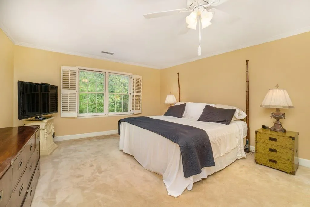 230 Huntcliff Terrace, Sandy Springs, Georgia 30350, 4 Bedrooms Bedrooms, ,4 BathroomsBathrooms,Residential,Sold,230 Huntcliff Terrace,6609458