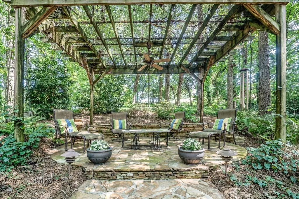 230 Huntcliff Terrace, Sandy Springs, Georgia 30350, 4 Bedrooms Bedrooms, ,4 BathroomsBathrooms,Residential,Sold,230 Huntcliff Terrace,6609458