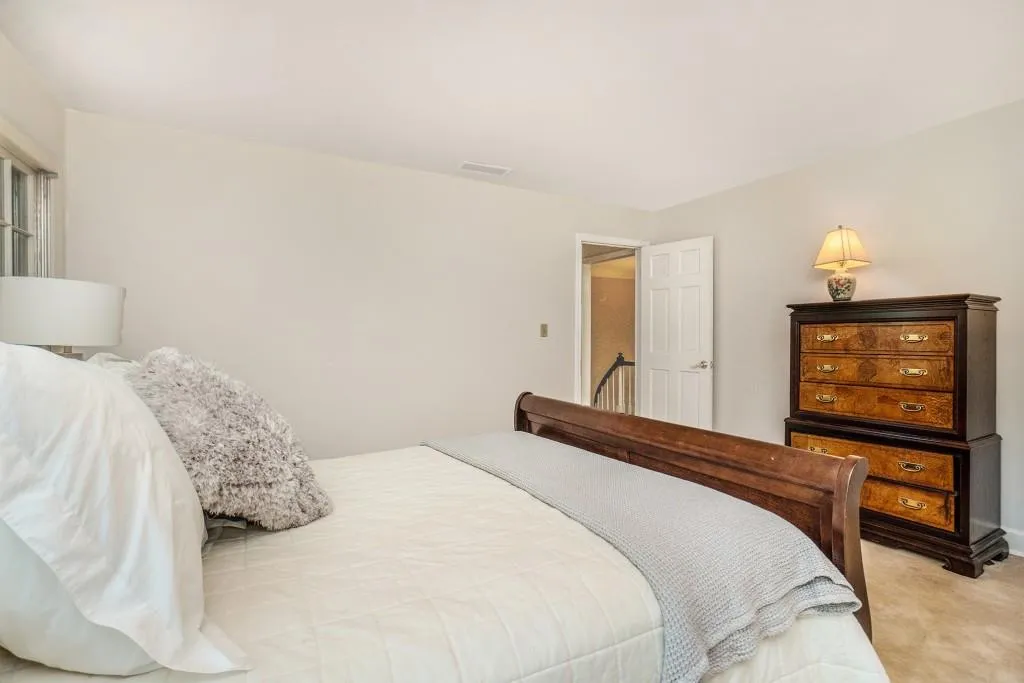 230 Huntcliff Terrace, Sandy Springs, Georgia 30350, 4 Bedrooms Bedrooms, ,4 BathroomsBathrooms,Residential,Sold,230 Huntcliff Terrace,6609458