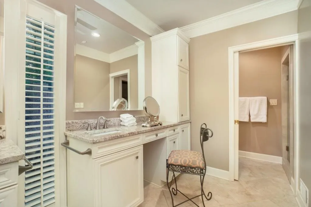 230 Huntcliff Terrace, Sandy Springs, Georgia 30350, 4 Bedrooms Bedrooms, ,4 BathroomsBathrooms,Residential,Sold,230 Huntcliff Terrace,6609458