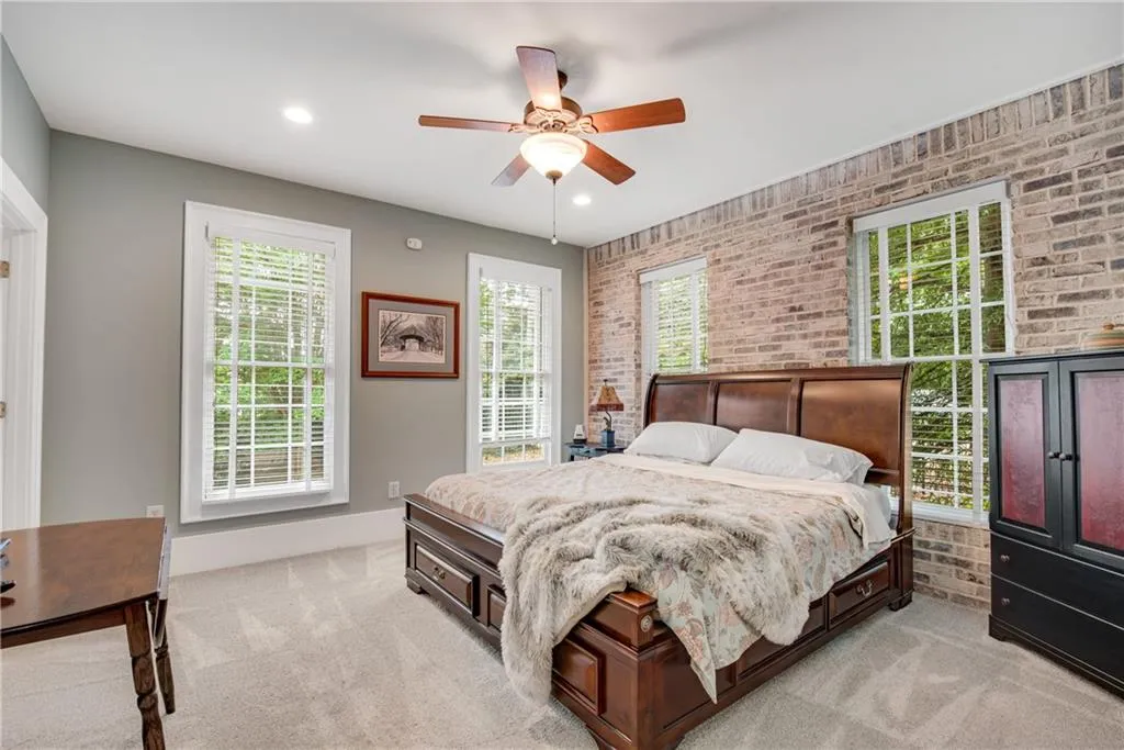 5512 Glenridge Drive Unit D, Atlanta, Georgia 30342, 3 Bedrooms Bedrooms, ,3 BathroomsBathrooms,Residential,Sold,5512 Glenridge Drive Unit D,7062262