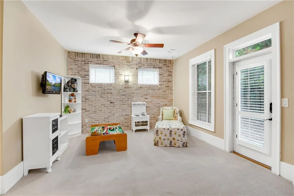 5512 Glenridge Drive Unit D, Atlanta, Georgia 30342, 3 Bedrooms Bedrooms, ,3 BathroomsBathrooms,Residential,Sold,5512 Glenridge Drive Unit D,7062262