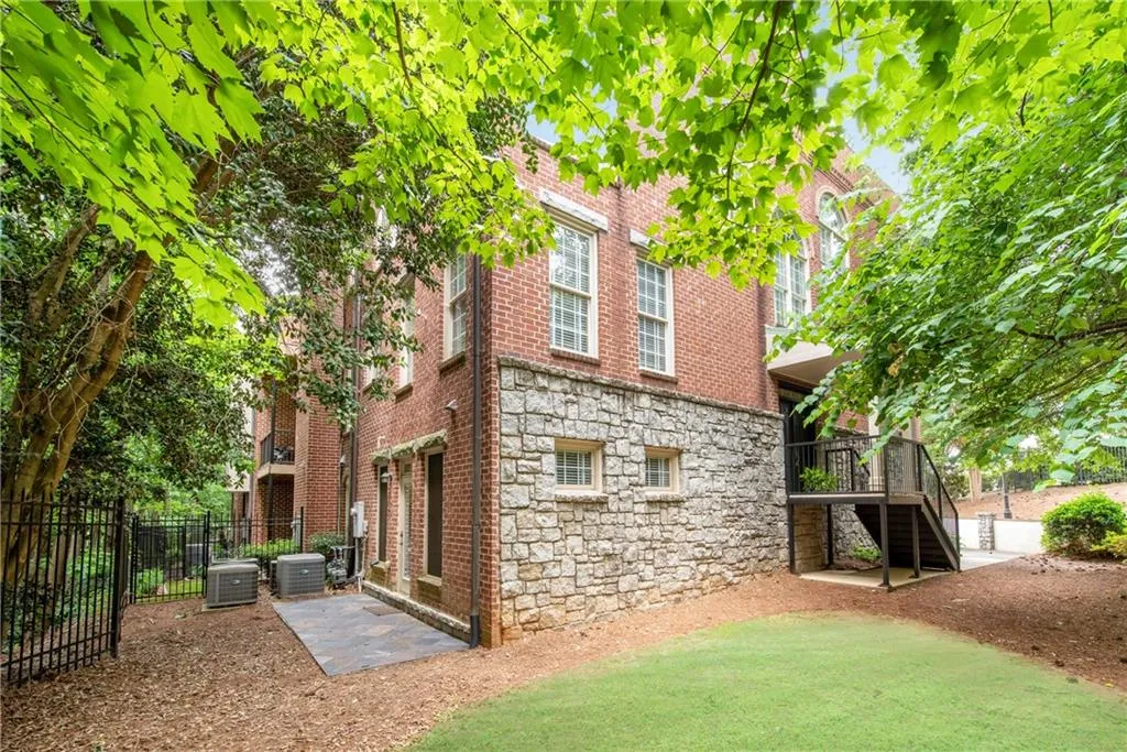 5512 Glenridge Drive Unit D, Atlanta, Georgia 30342, 3 Bedrooms Bedrooms, ,3 BathroomsBathrooms,Residential,Sold,5512 Glenridge Drive Unit D,7062262