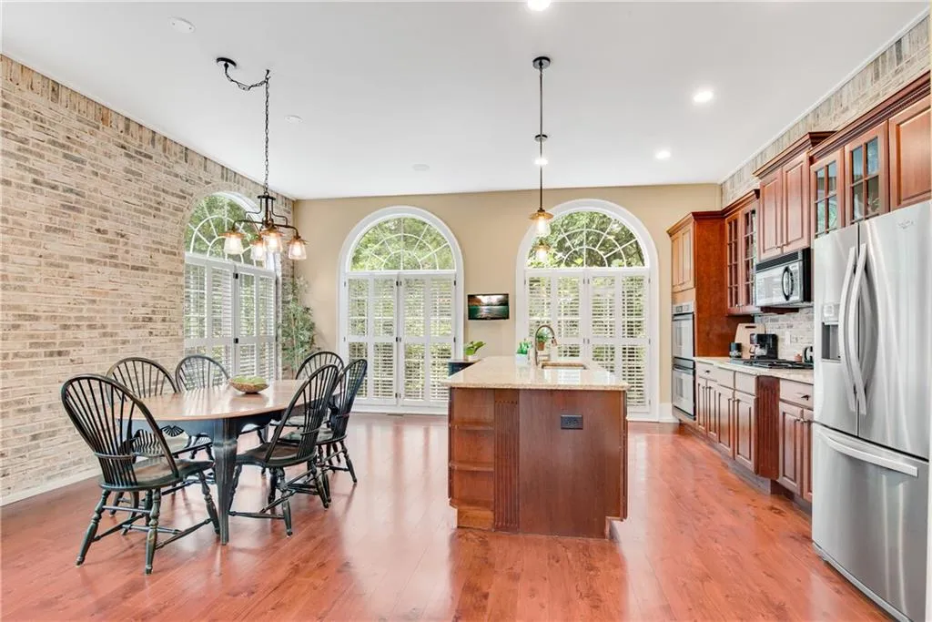 5512 Glenridge Drive Unit D, Atlanta, Georgia 30342, 3 Bedrooms Bedrooms, ,3 BathroomsBathrooms,Residential,Sold,5512 Glenridge Drive Unit D,7062262