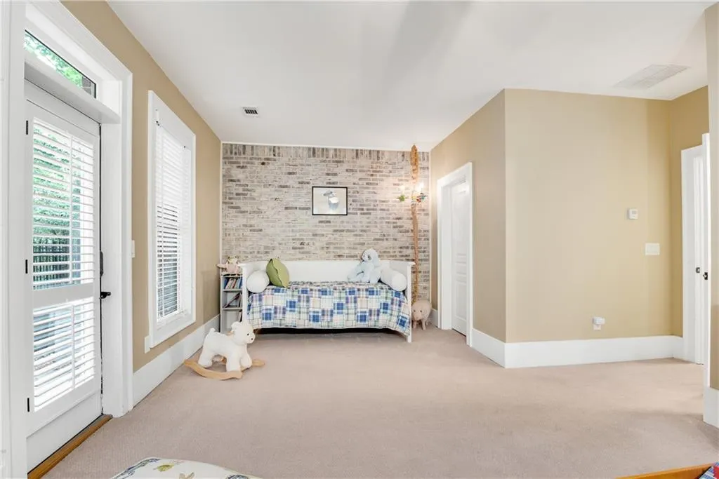 5512 Glenridge Drive Unit D, Atlanta, Georgia 30342, 3 Bedrooms Bedrooms, ,3 BathroomsBathrooms,Residential,Sold,5512 Glenridge Drive Unit D,7062262