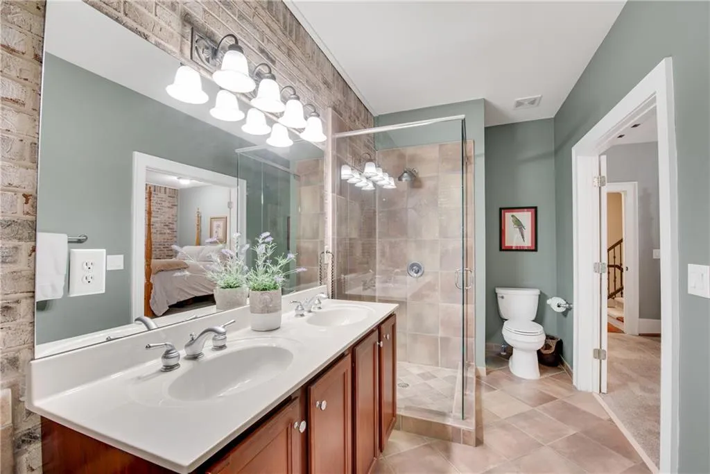 5512 Glenridge Drive Unit D, Atlanta, Georgia 30342, 3 Bedrooms Bedrooms, ,3 BathroomsBathrooms,Residential,Sold,5512 Glenridge Drive Unit D,7062262