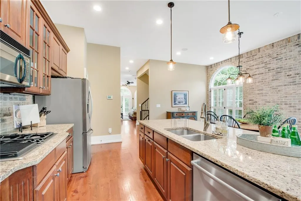 5512 Glenridge Drive Unit D, Atlanta, Georgia 30342, 3 Bedrooms Bedrooms, ,3 BathroomsBathrooms,Residential,Sold,5512 Glenridge Drive Unit D,7062262