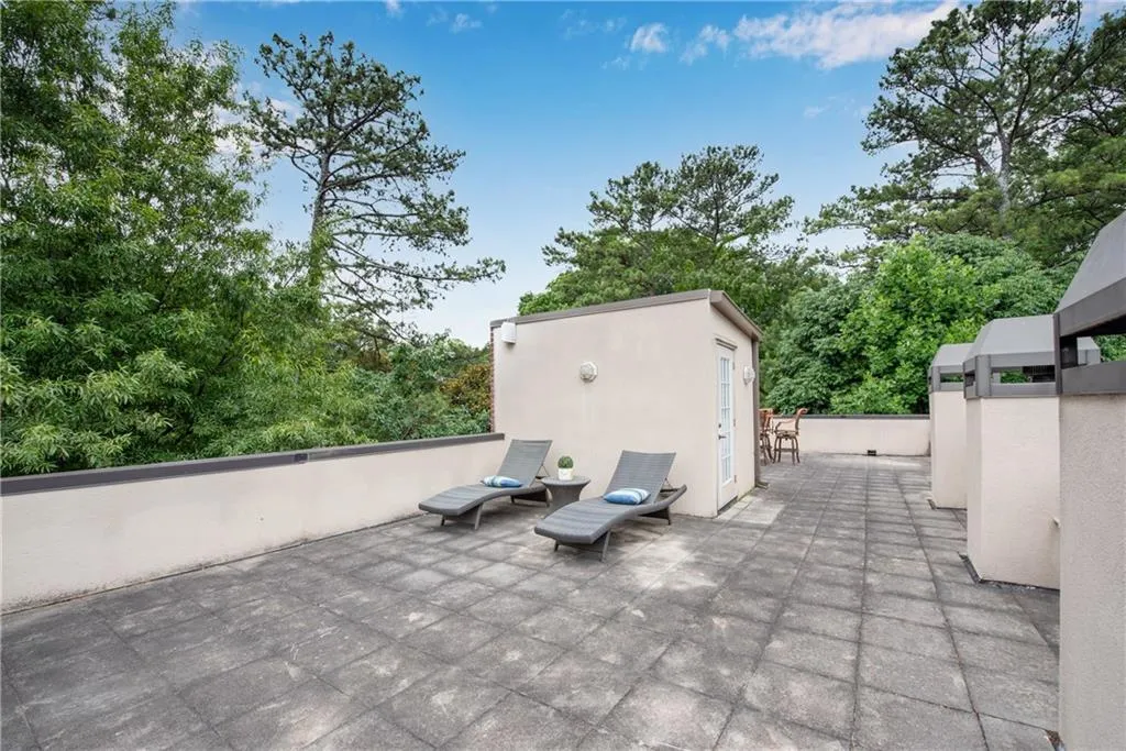 5512 Glenridge Drive Unit D, Atlanta, Georgia 30342, 3 Bedrooms Bedrooms, ,3 BathroomsBathrooms,Residential,Sold,5512 Glenridge Drive Unit D,7062262