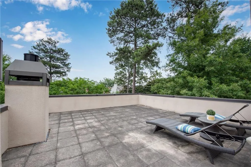 5512 Glenridge Drive Unit D, Atlanta, Georgia 30342, 3 Bedrooms Bedrooms, ,3 BathroomsBathrooms,Residential,Sold,5512 Glenridge Drive Unit D,7062262