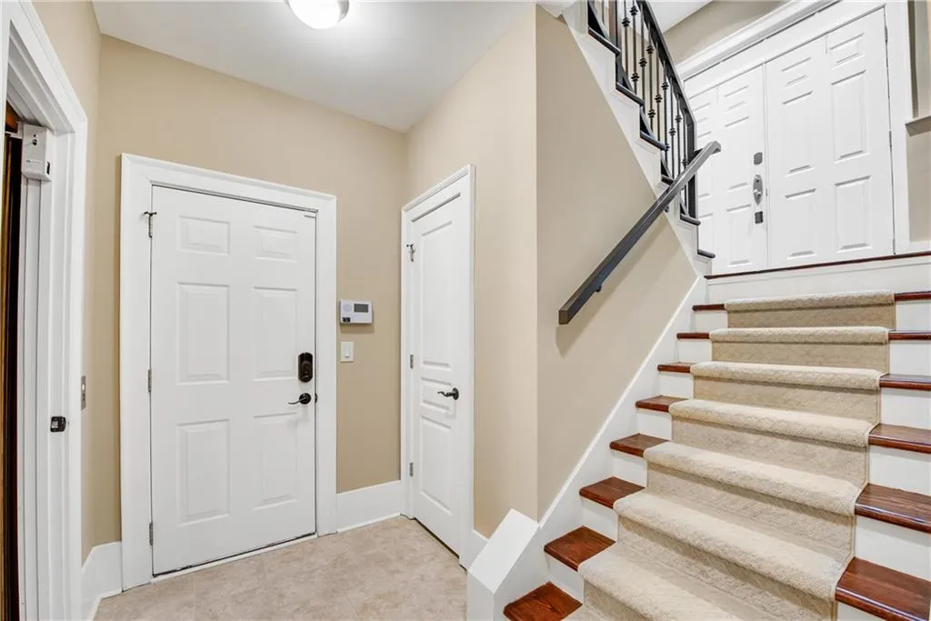 5512 Glenridge Drive Unit D, Atlanta, Georgia 30342, 3 Bedrooms Bedrooms, ,3 BathroomsBathrooms,Residential,Sold,5512 Glenridge Drive Unit D,7062262