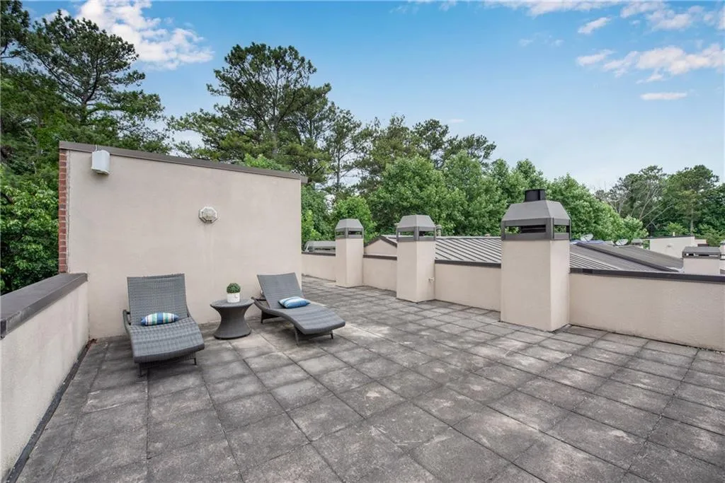 5512 Glenridge Drive Unit D, Atlanta, Georgia 30342, 3 Bedrooms Bedrooms, ,3 BathroomsBathrooms,Residential,Sold,5512 Glenridge Drive Unit D,7062262