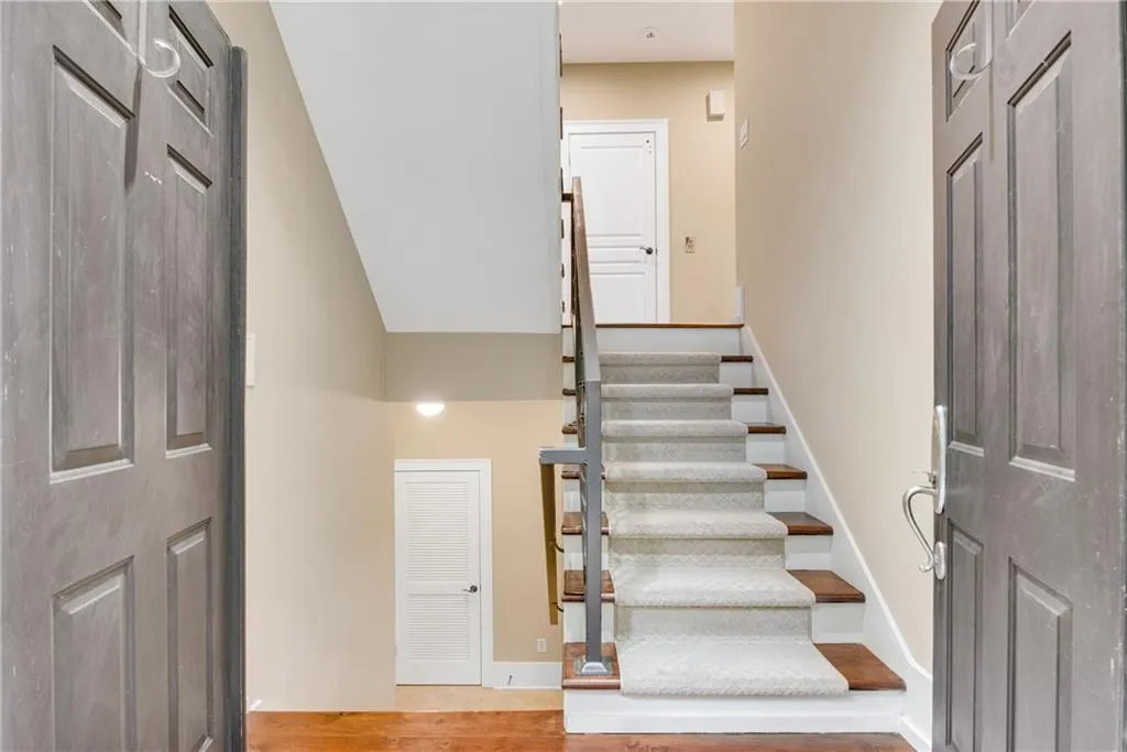 5512 Glenridge Drive Unit D, Atlanta, Georgia 30342, 3 Bedrooms Bedrooms, ,3 BathroomsBathrooms,Residential,Sold,5512 Glenridge Drive Unit D,7062262