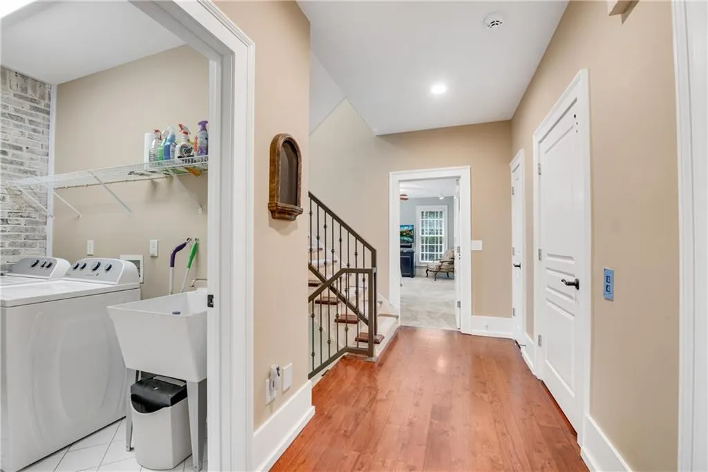 5512 Glenridge Drive Unit D, Atlanta, Georgia 30342, 3 Bedrooms Bedrooms, ,3 BathroomsBathrooms,Residential,Sold,5512 Glenridge Drive Unit D,7062262