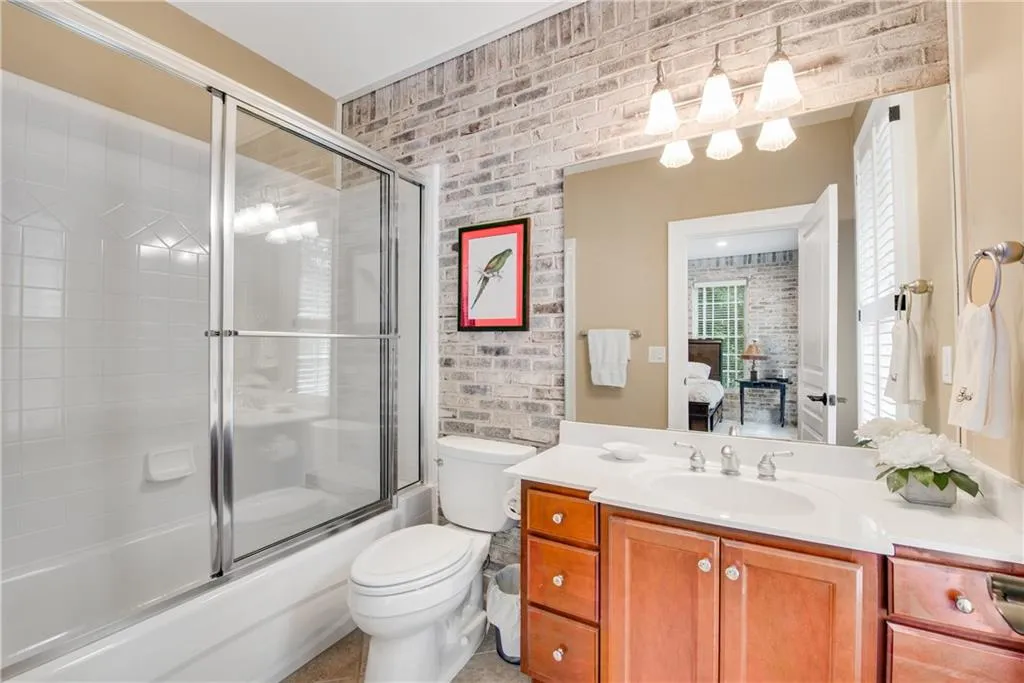 5512 Glenridge Drive Unit D, Atlanta, Georgia 30342, 3 Bedrooms Bedrooms, ,3 BathroomsBathrooms,Residential,Sold,5512 Glenridge Drive Unit D,7062262